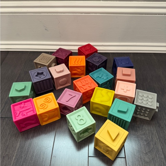 NWOT Rubber Colorful Stacking Building Blocks Set for Kids Infants Baby Toddlers - Picture 2 of 9